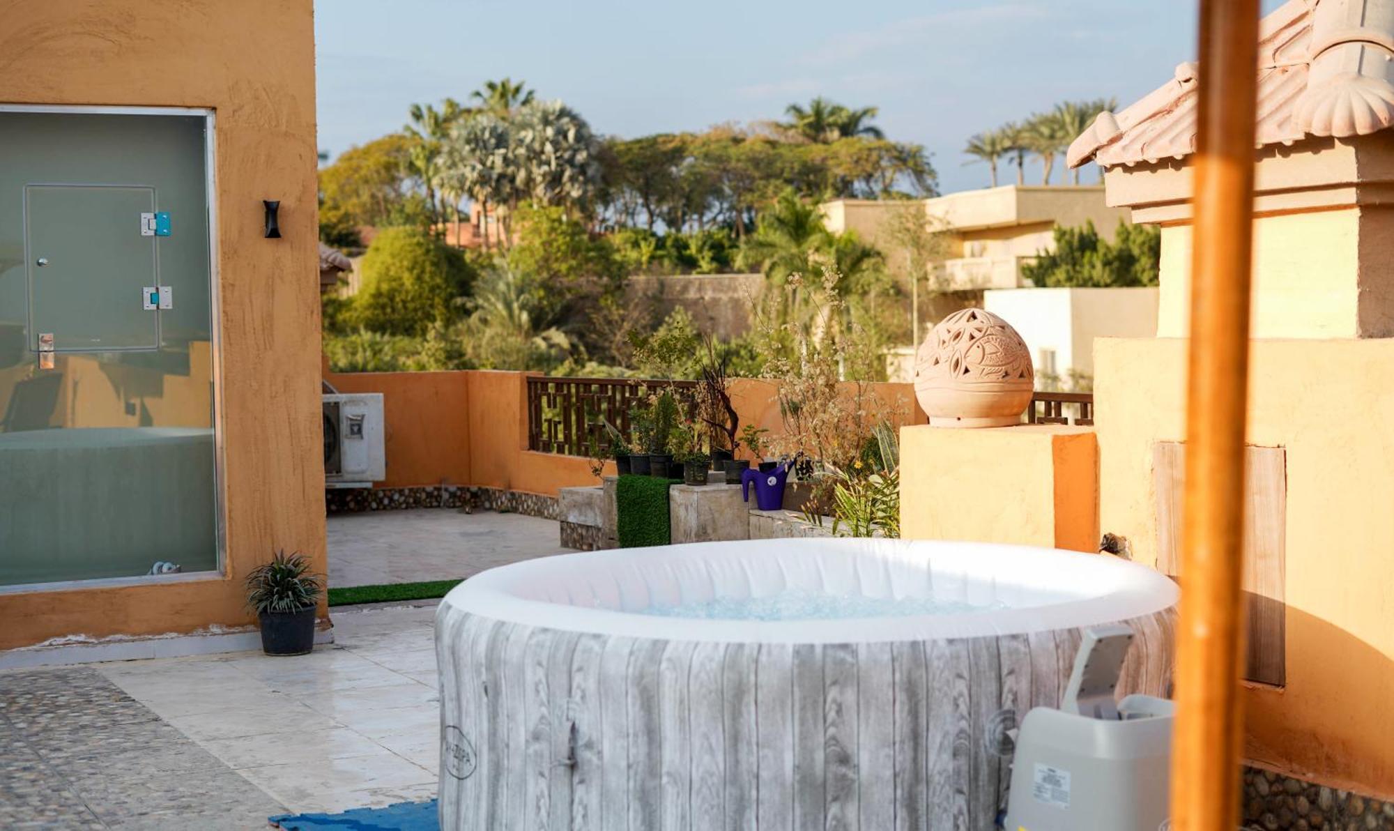 דירות Giza Boho Getaway With Pyramids View & Jacuzzi מראה חיצוני תמונה